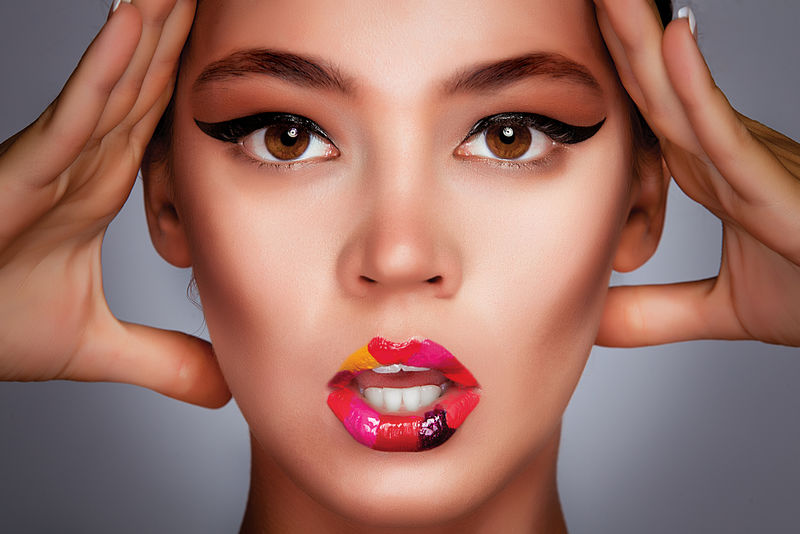 化妆漂亮的女人