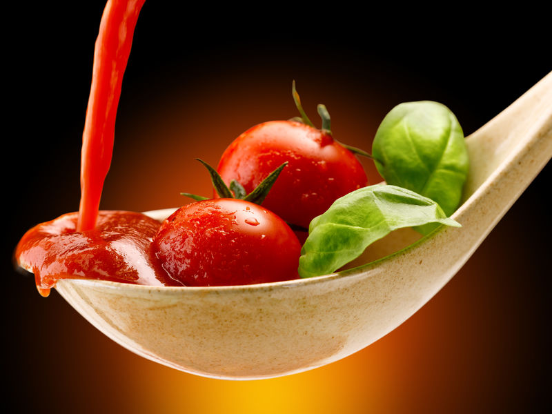 番茄酱和罗勒配料