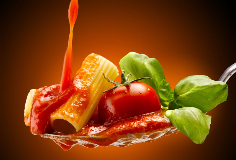 番茄和罗勒酱