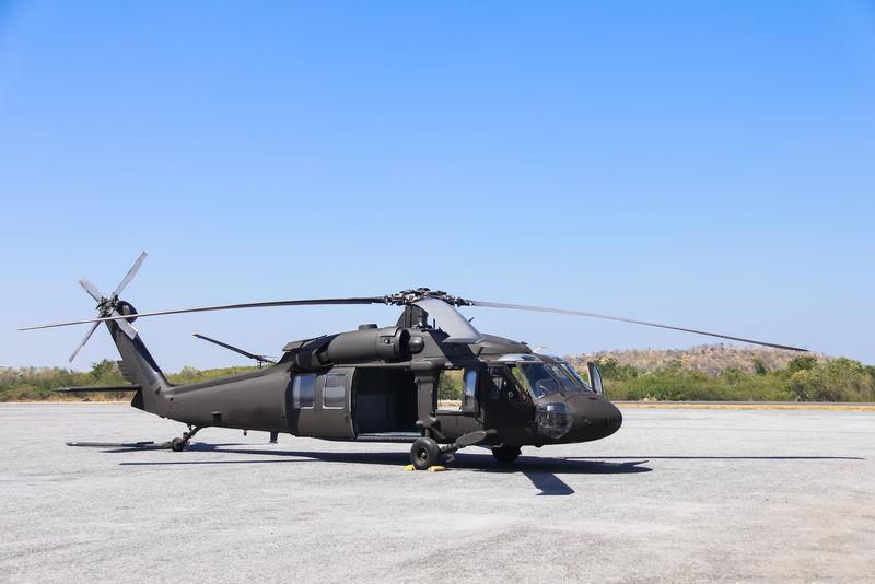 黑鹰军用直升机