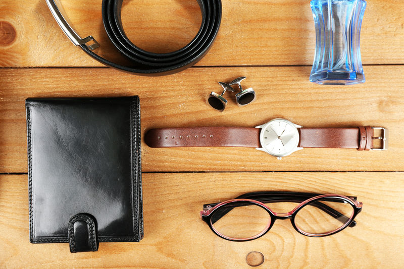 时尚人物木制背景物品