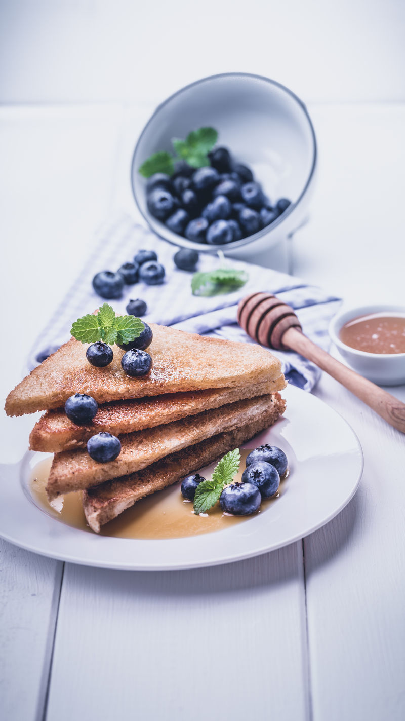 法式吐司加蓝莓甜早餐