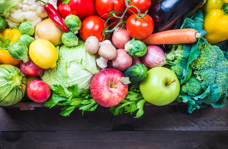 盒子里的水果和水果，文本空间。