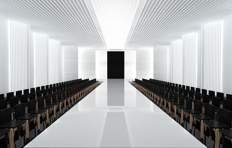 带有聚光灯的时尚空跑道的3D插图。时装表演前