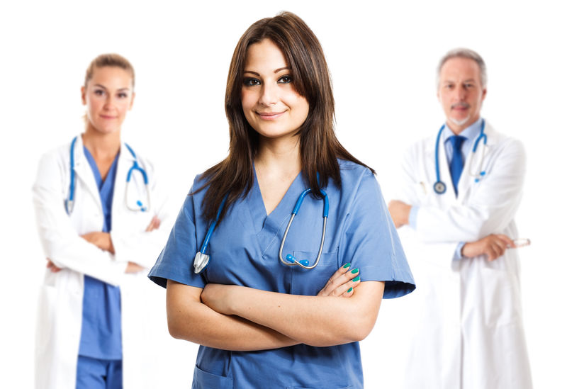 在医疗队前面的护士