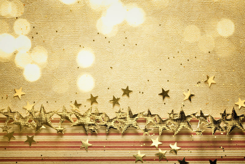 纸张纹理背景上的金色星星