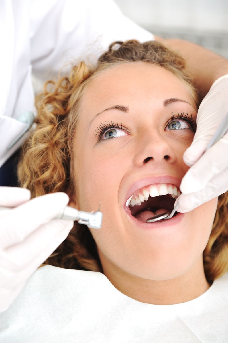 牙医办公室的牙齿检查
