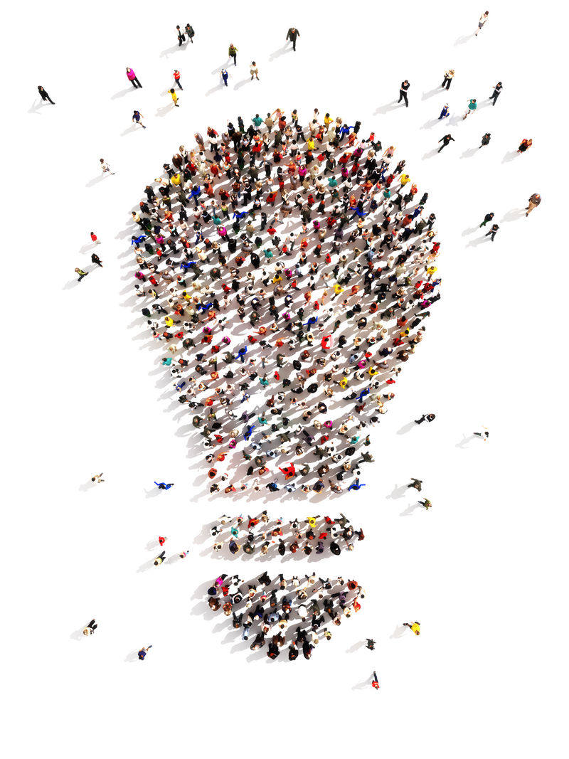 一大群人带着思想和少数人走向光明-领导着一群人-别出心裁-主动出击-从人群中脱颖而出