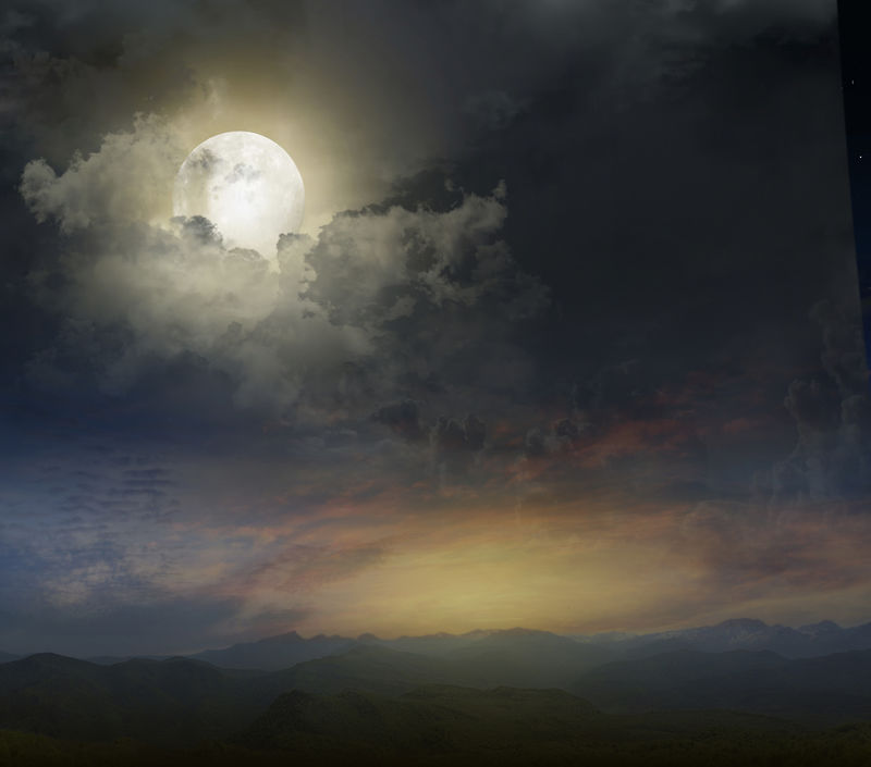 夜月山景