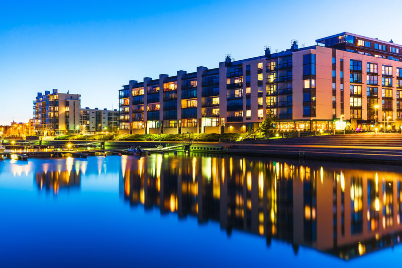 房屋建筑与城市建设理念：现代房地产之夜户外景观