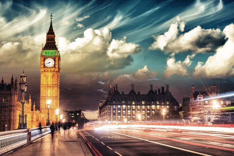 美丽的色彩大本钟从威斯敏斯特大桥在日落-伦敦