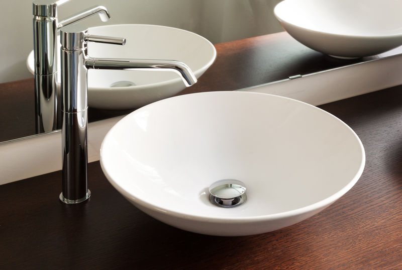 现代浴室、水槽