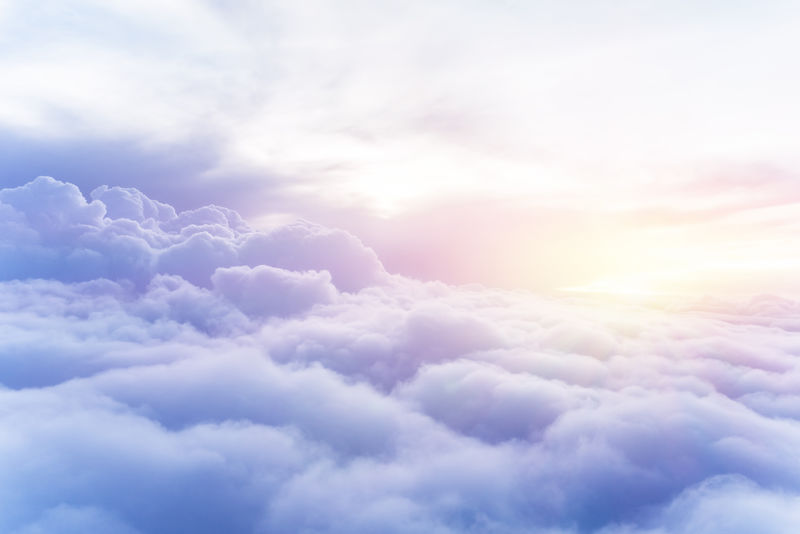 晴空抽象的背景 美丽的云景 在天堂 在白色的毛绒云上观看 的概念素材 高清图片 摄影照片 寻图免费打包下载