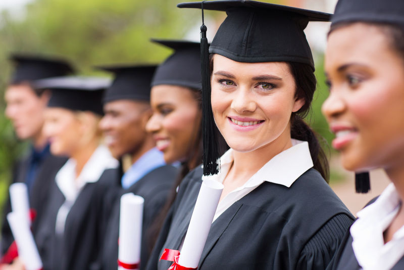 女大学生毕业