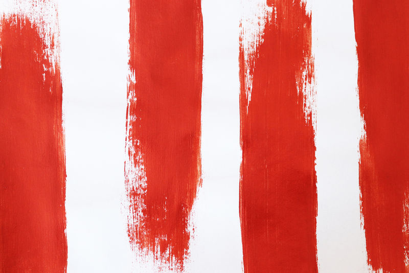 垃圾纸纹理上的红色水彩背景