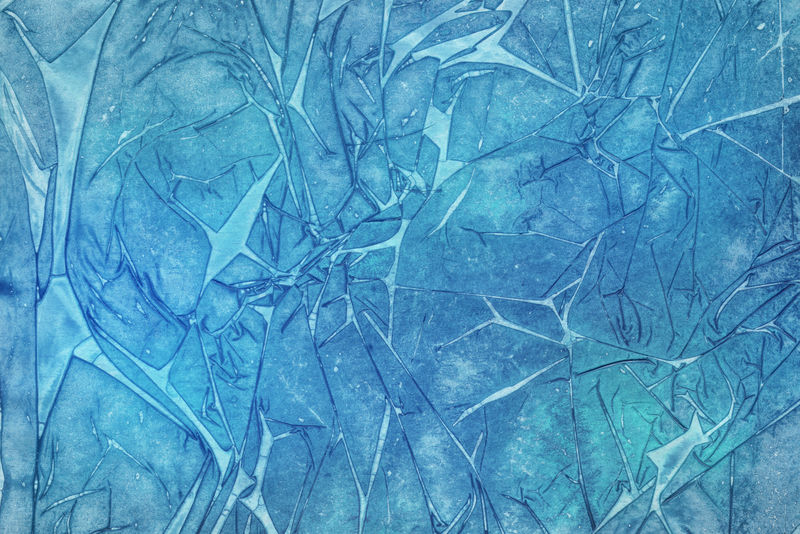 彩色的冬季蓝色墨水和白色纸张背景上的水彩画纹理-油漆泄漏和暗效果