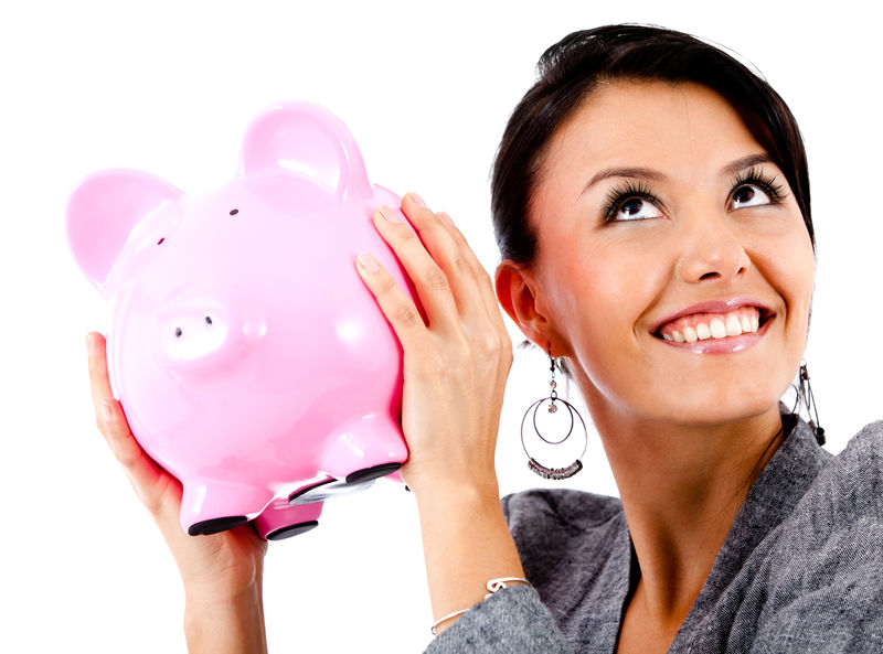 一个快乐的女人-她的储蓄在一个孤立的储蓄罐里