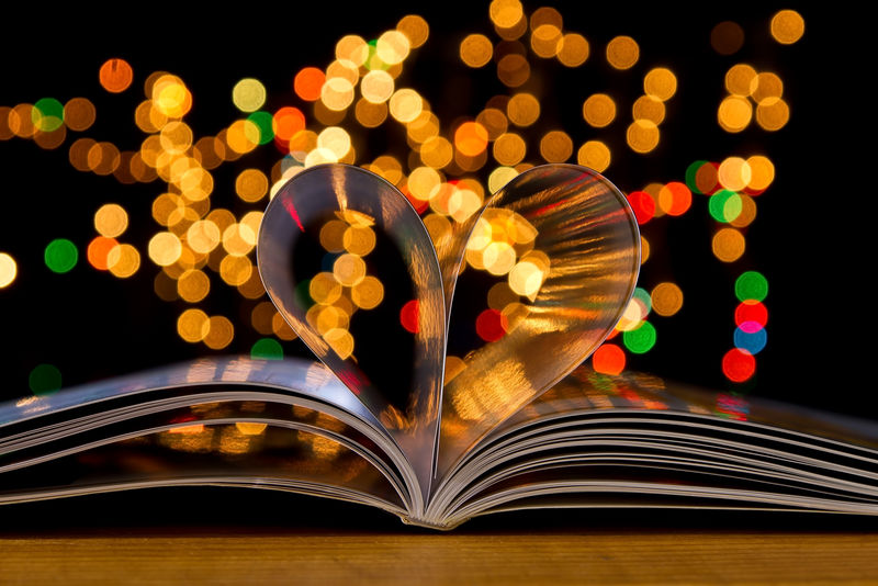 背景圆形和书本上的波克点