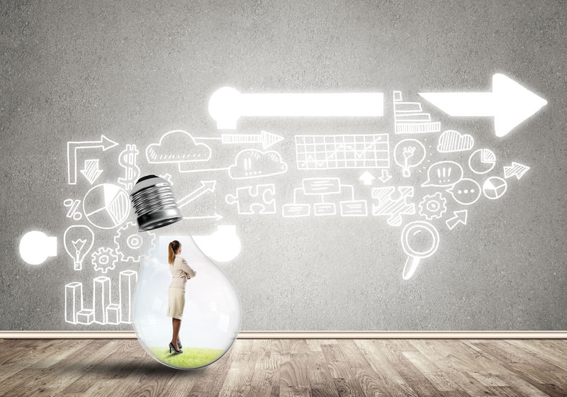 困在灯泡里的女商人