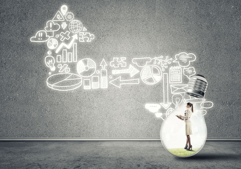 困在灯泡里的女商人