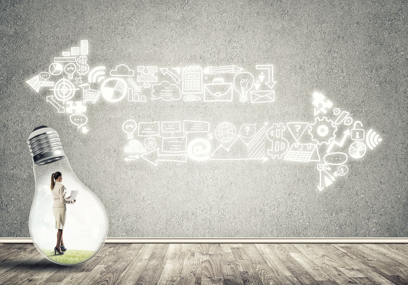 困在灯泡里的女商人