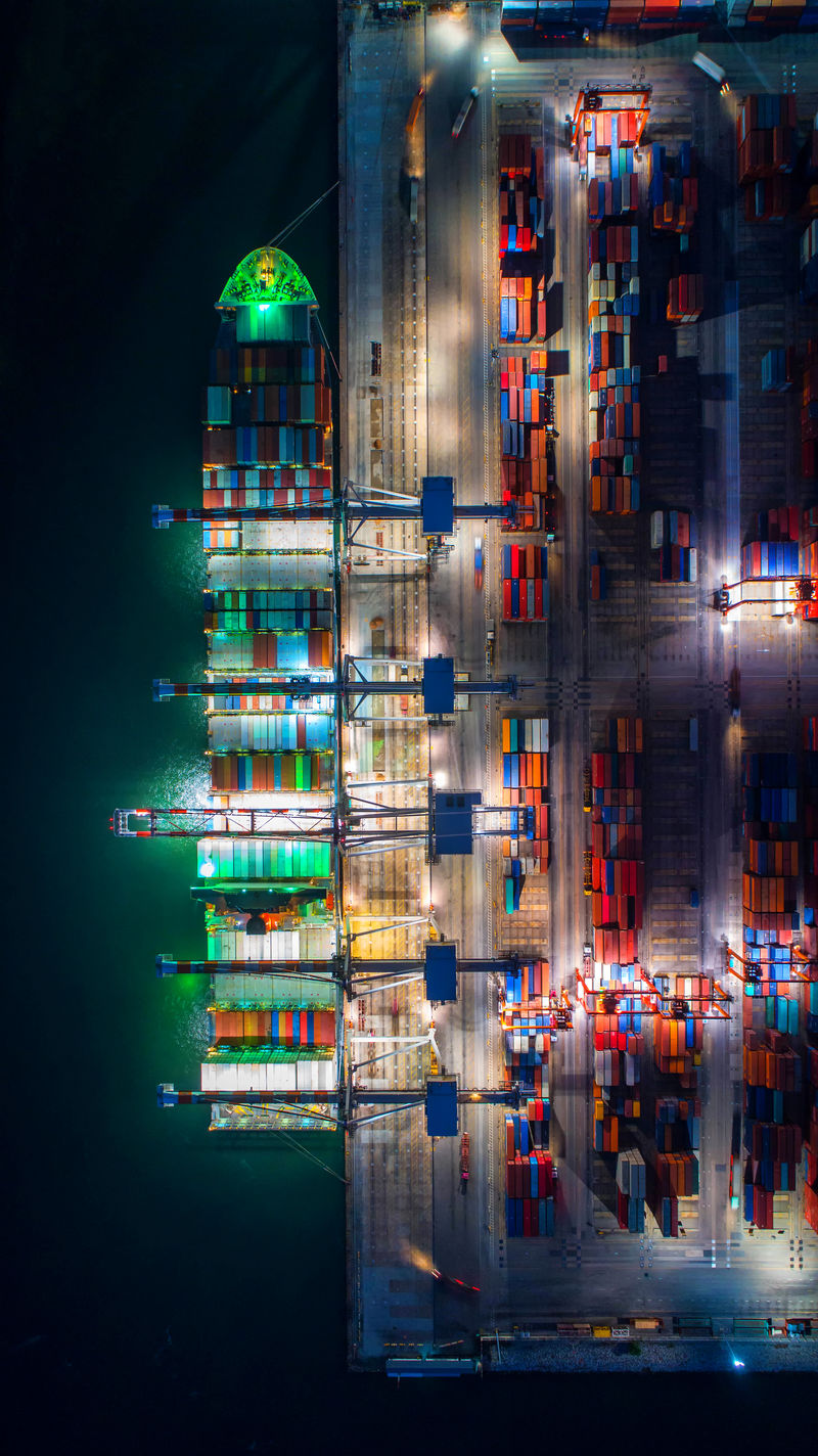 进出口集装箱及商务物流。