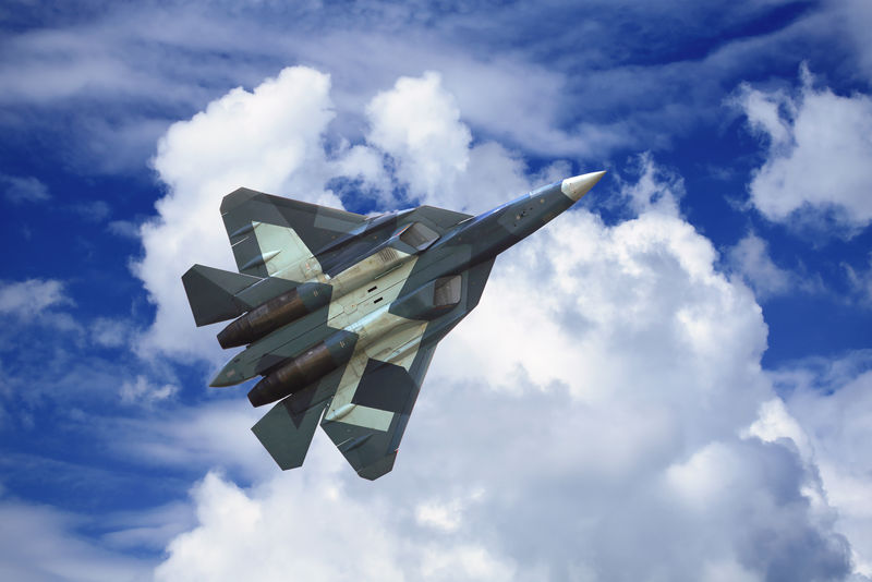 飞行中的战斗机