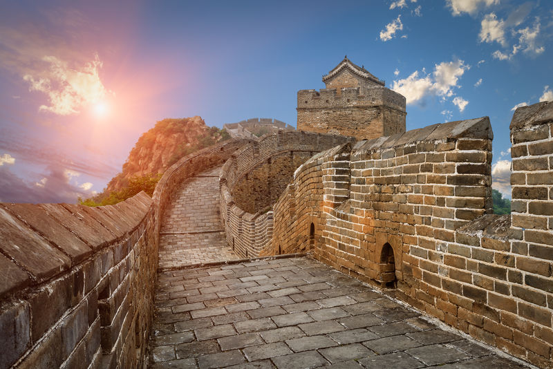 日落时分雄伟的中国长城
