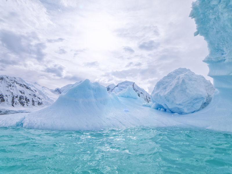 南极冰山景观