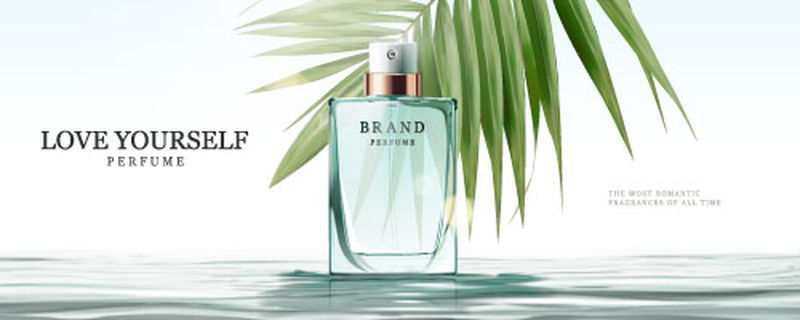 防晒化妆品矢量写实广告海报-白色塑料喷雾瓶-带防晒产品和亮绿色热带树叶-背景光滑-Spf化妆品-杂志模型