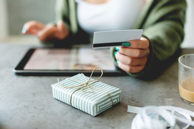 购买圣诞礼物-假日销售