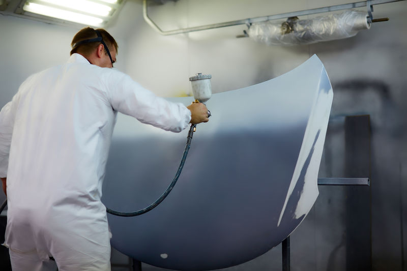 画家手中的喷枪