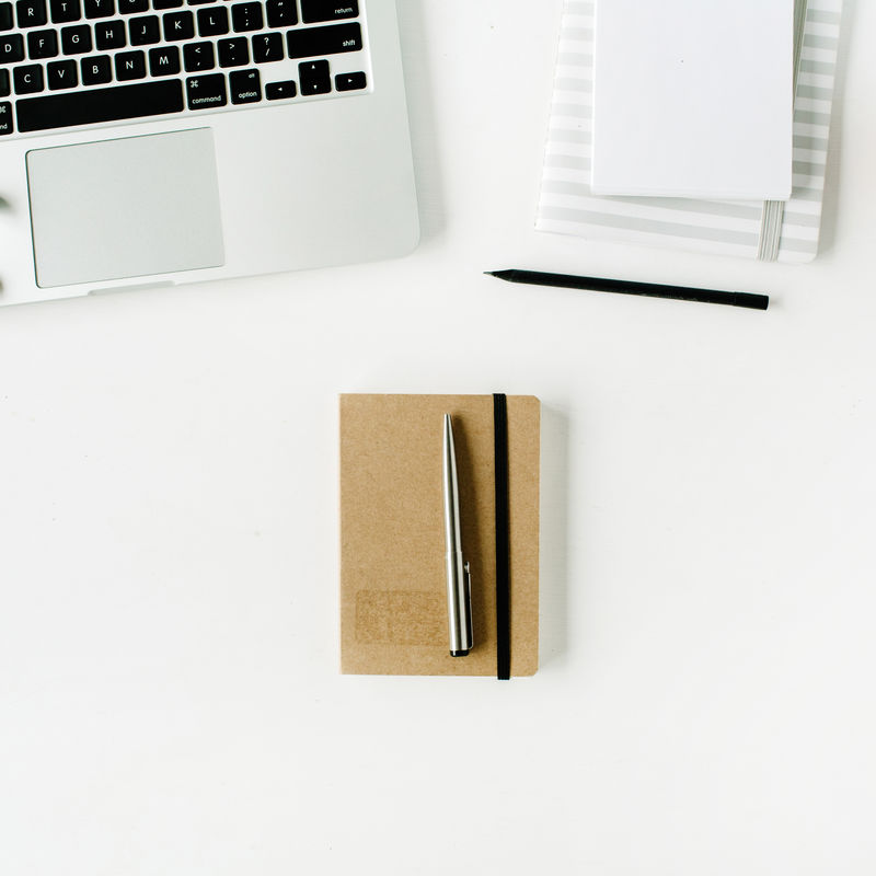 带材料的办公桌