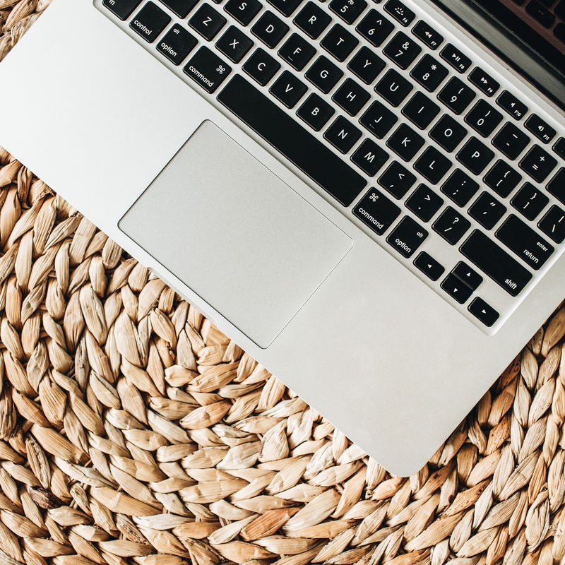 笔记本电脑键盘俯视图