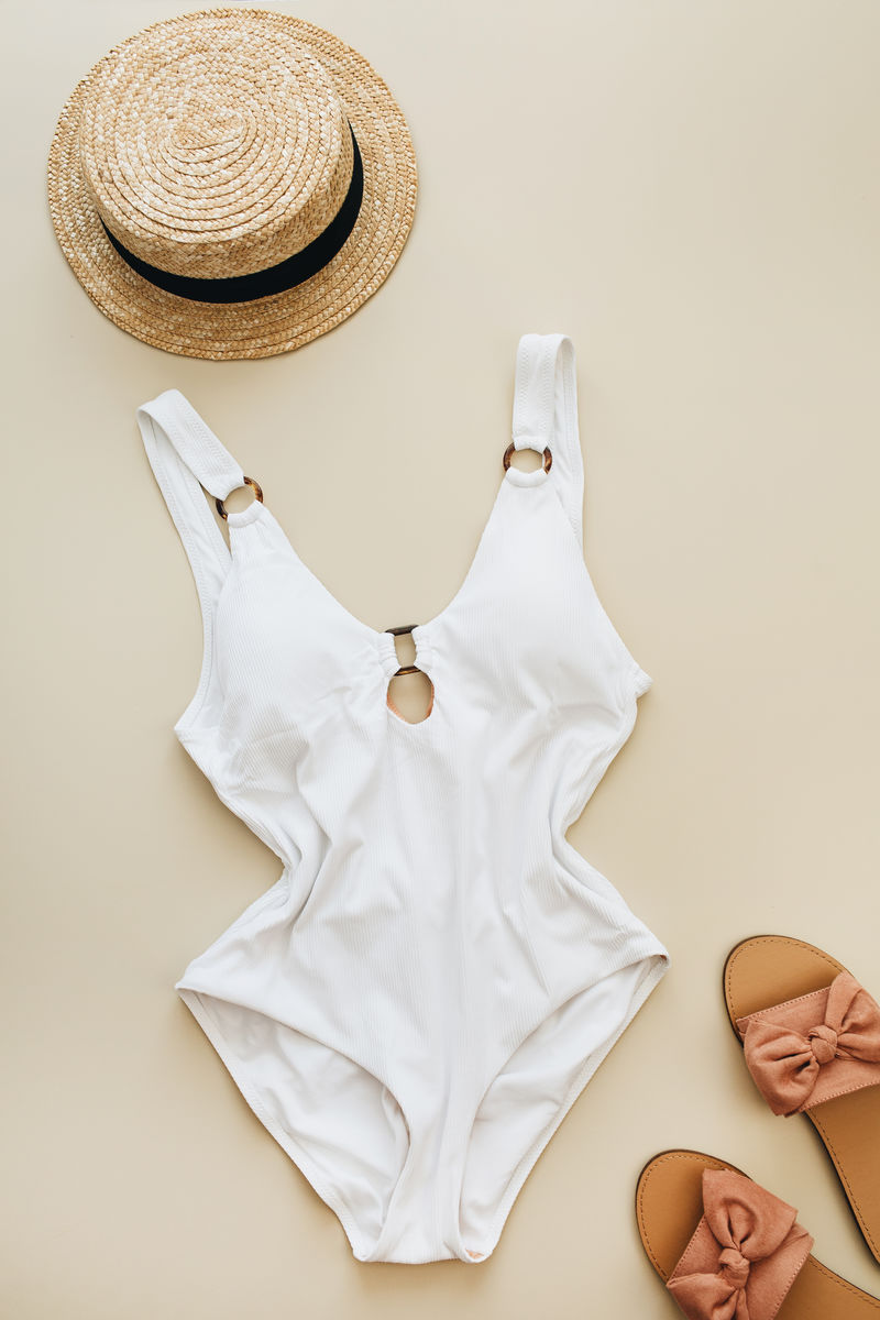 泳衣拖鞋和帽子