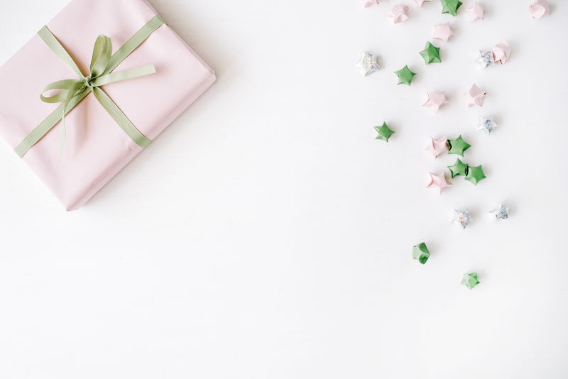 粉彩礼盒和蝴蝶结