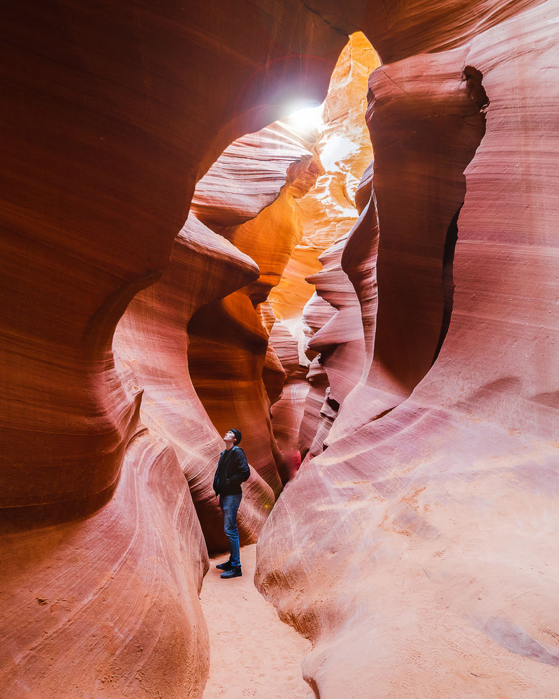 羚羊峡谷里的男人