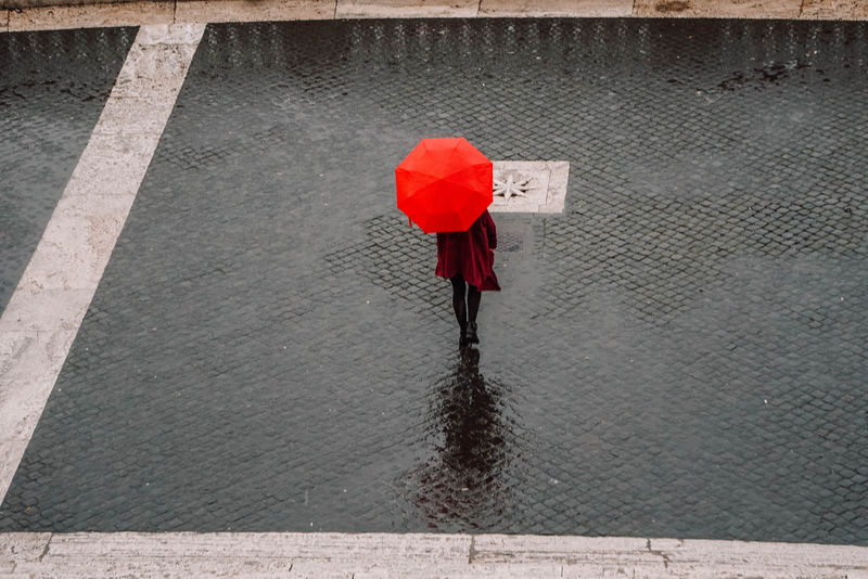 雨中的雨伞