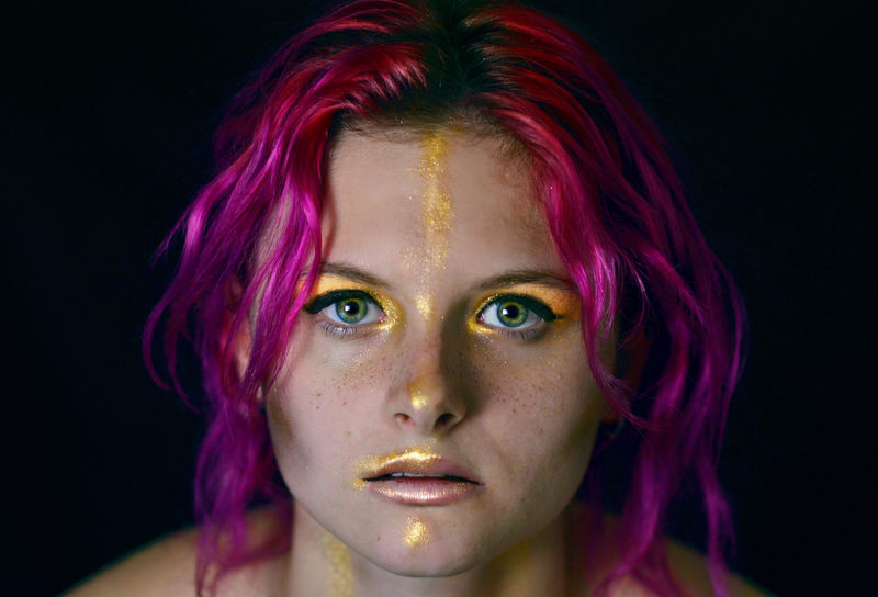 女性面部选择性聚焦