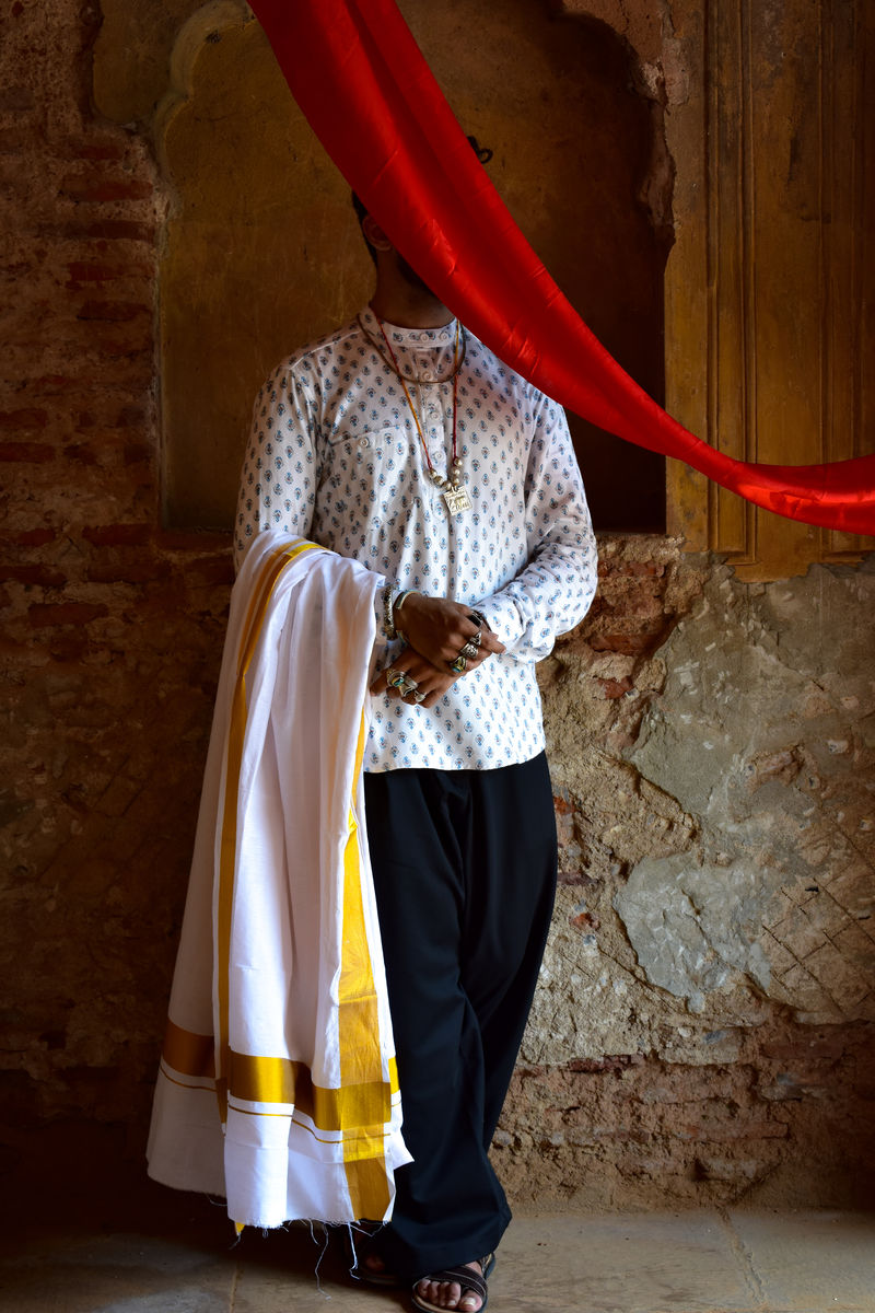 男士\白色雪尔瓦尼外套