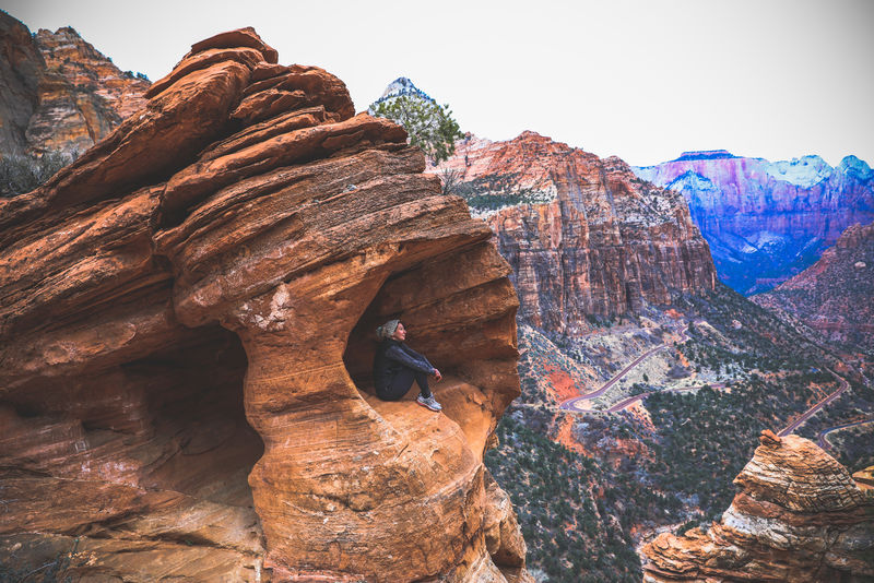 棕色和黑色混凝土建筑