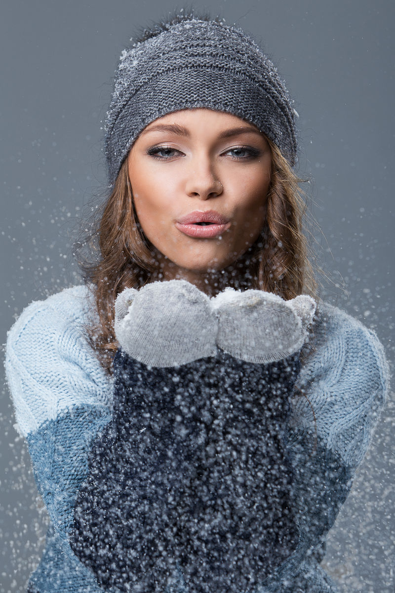 漂亮雪花女性图片