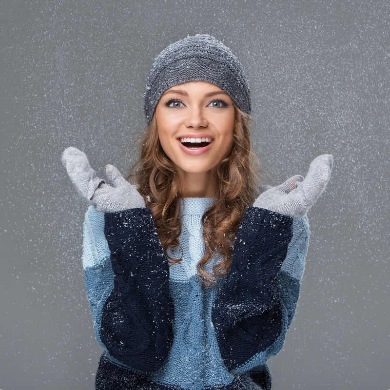 漂亮雪花女性图片