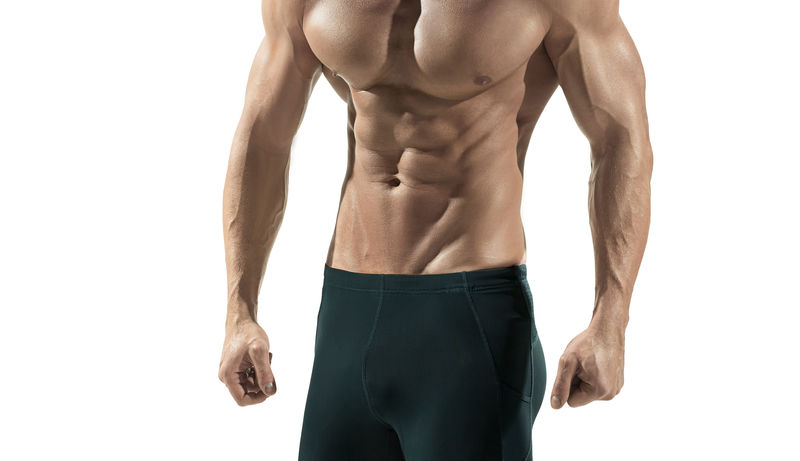 蓝色背景迷人的男性健美运动员