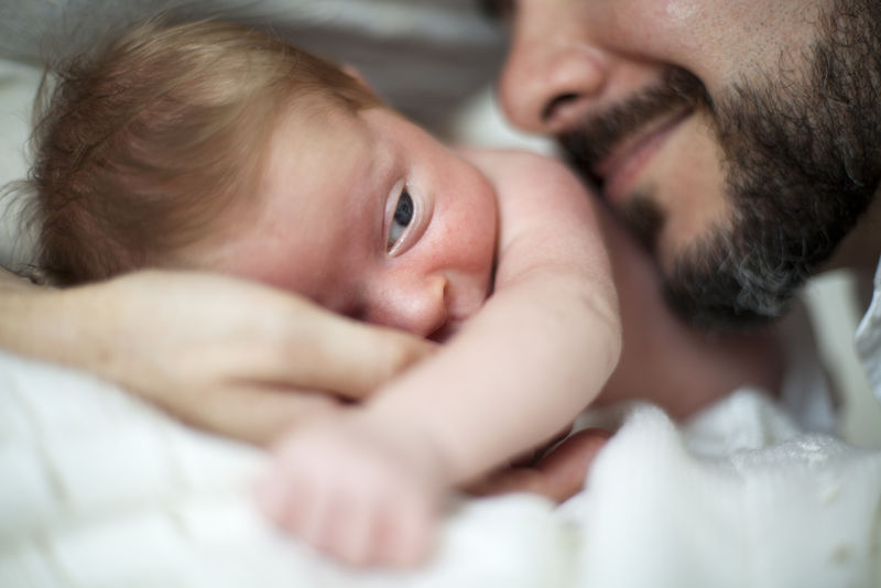 宝宝和爸爸在一起