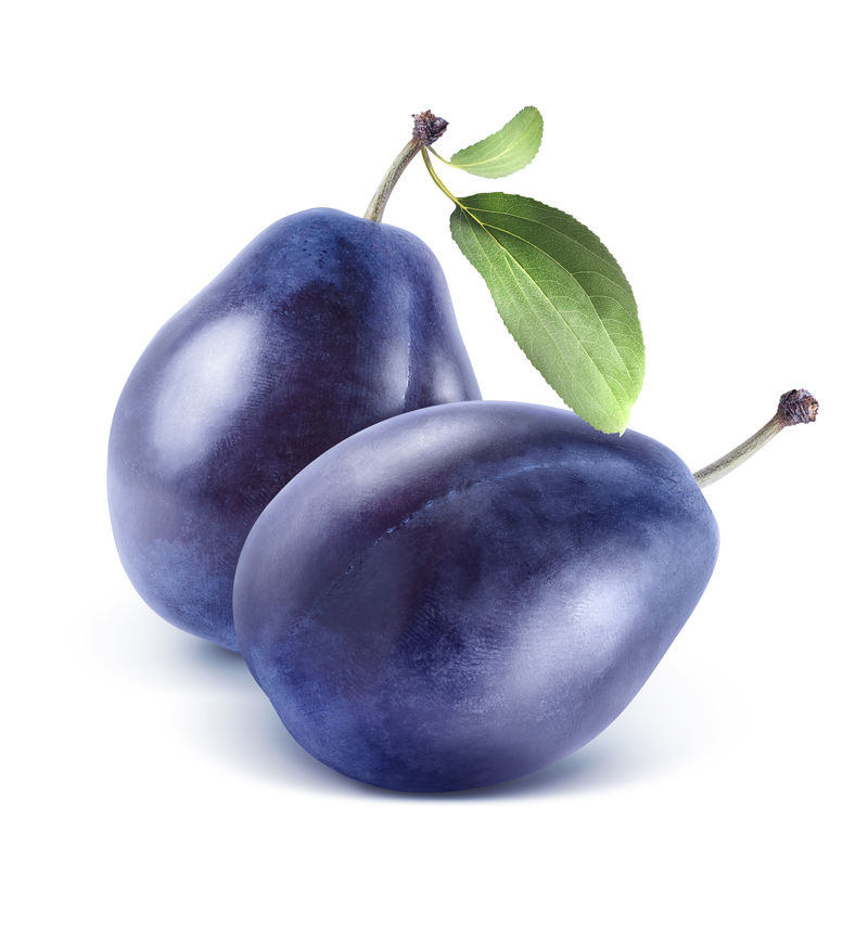 白色背景下分离的两种李子成分