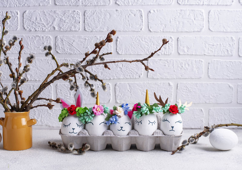 兔子、猫和鹿形状的复活节彩蛋