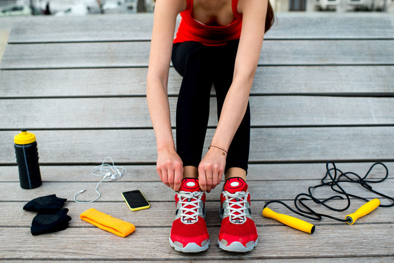 晒太阳的女运动员