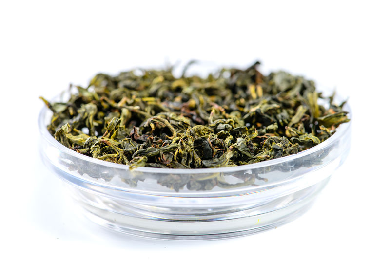 白底宝中乌龙茶的特写