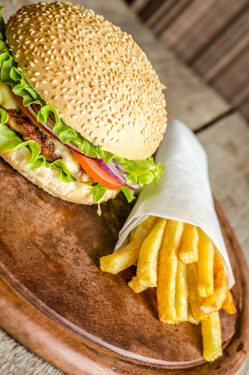 汉堡包和炸薯条